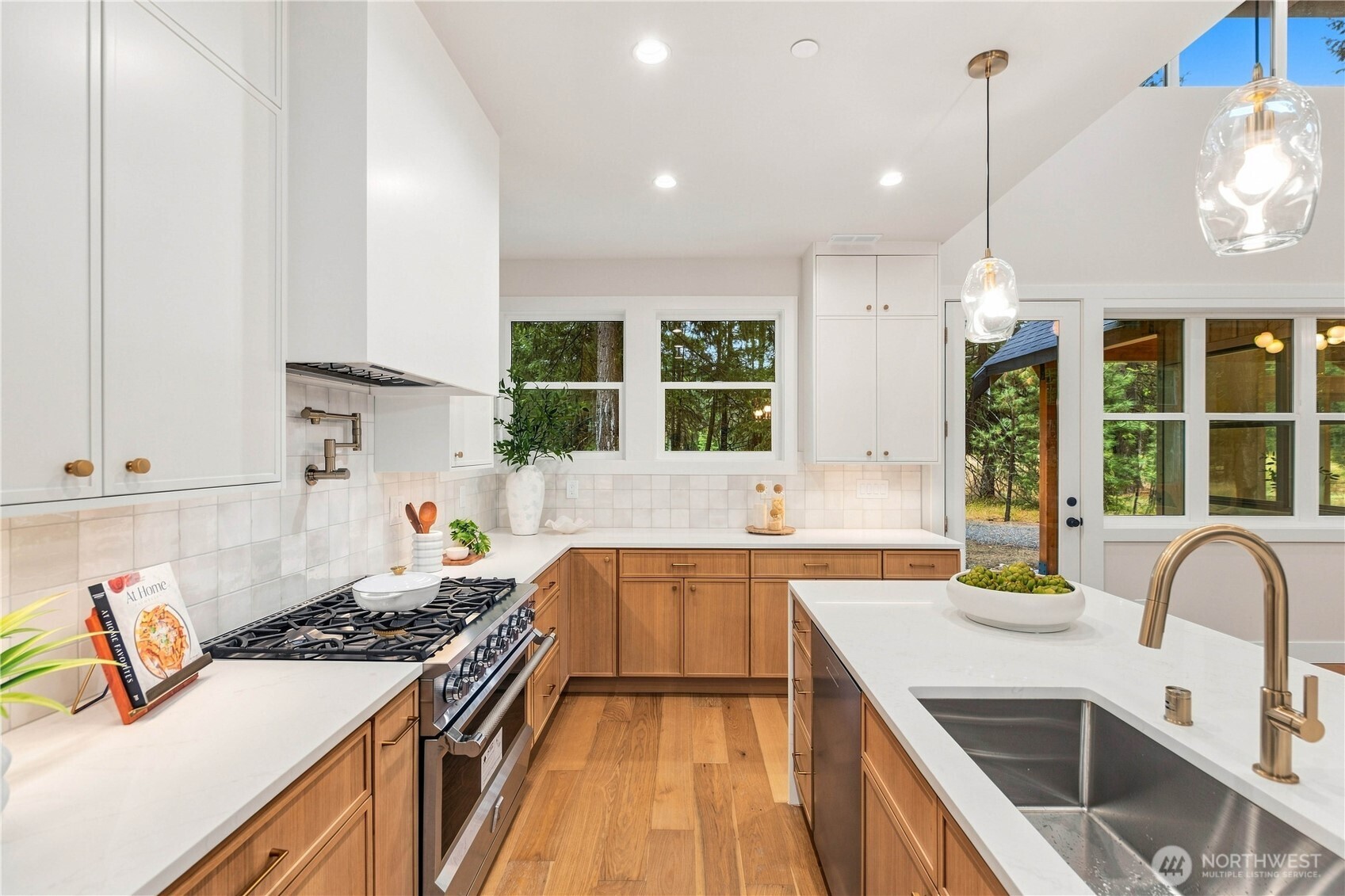 961 Larkspur Loop