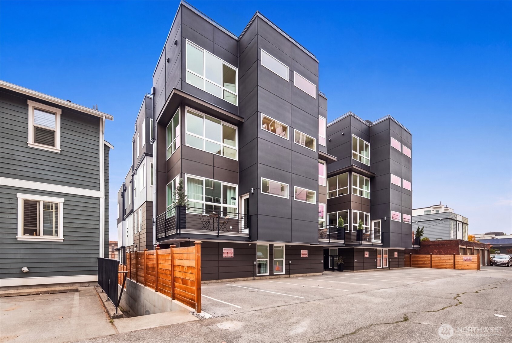 2328 Franklin Avenue E Unit: G