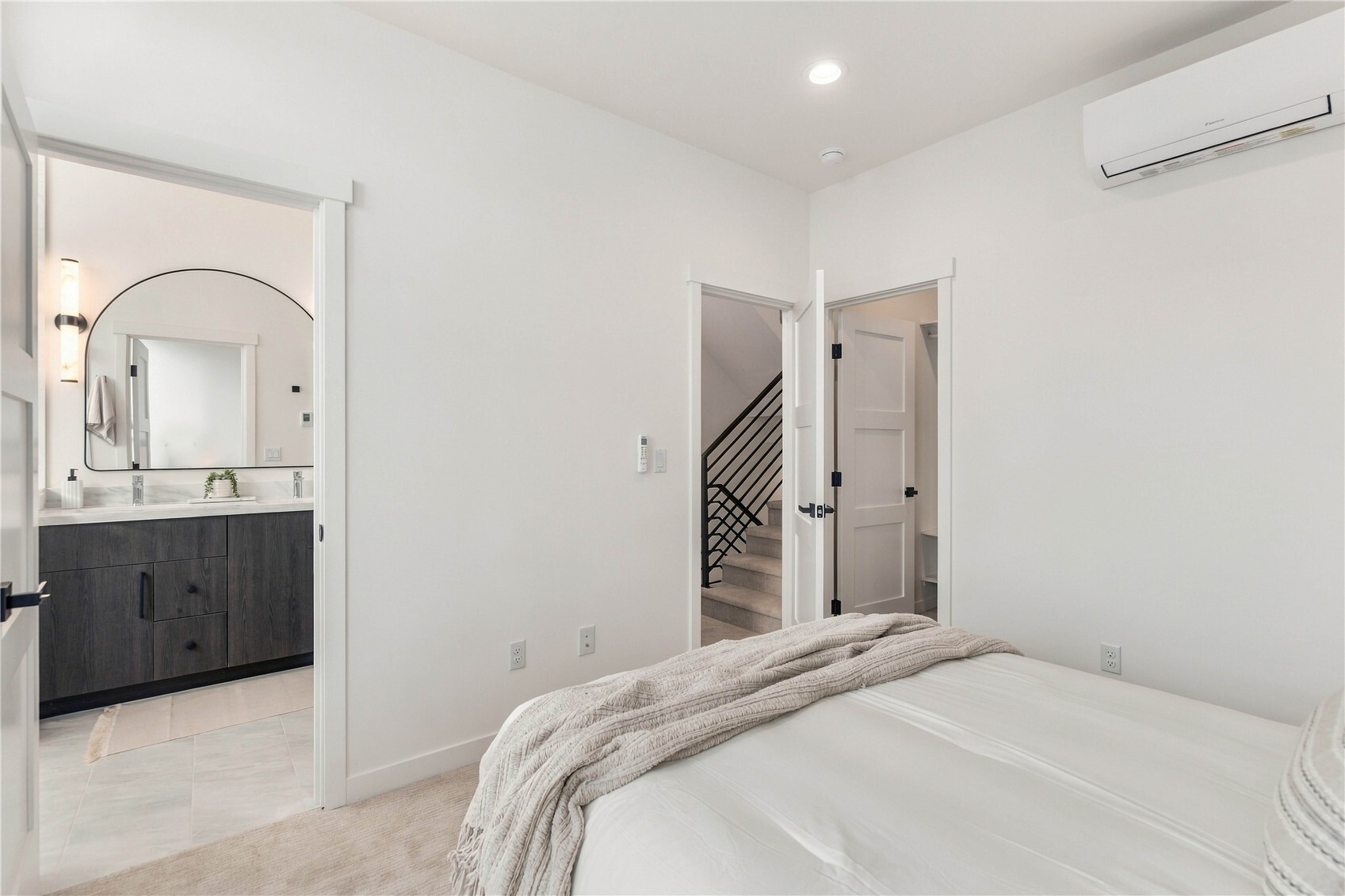 2328 Franklin Avenue E Unit: H