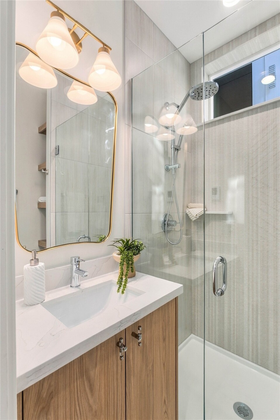2328 Franklin Avenue E Unit: H