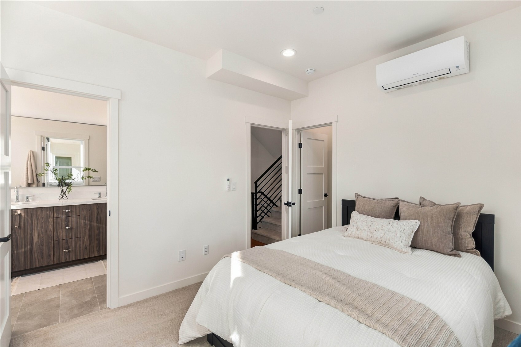 2328 Franklin Avenue E Unit: H