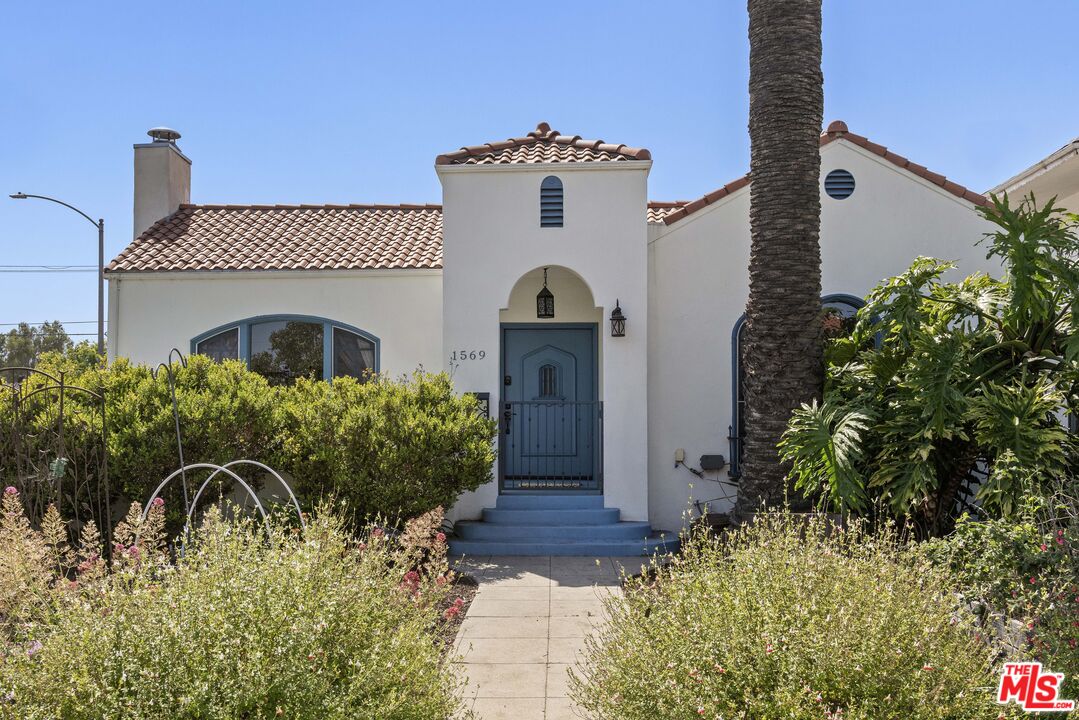 1569 S Orange Grove Ave