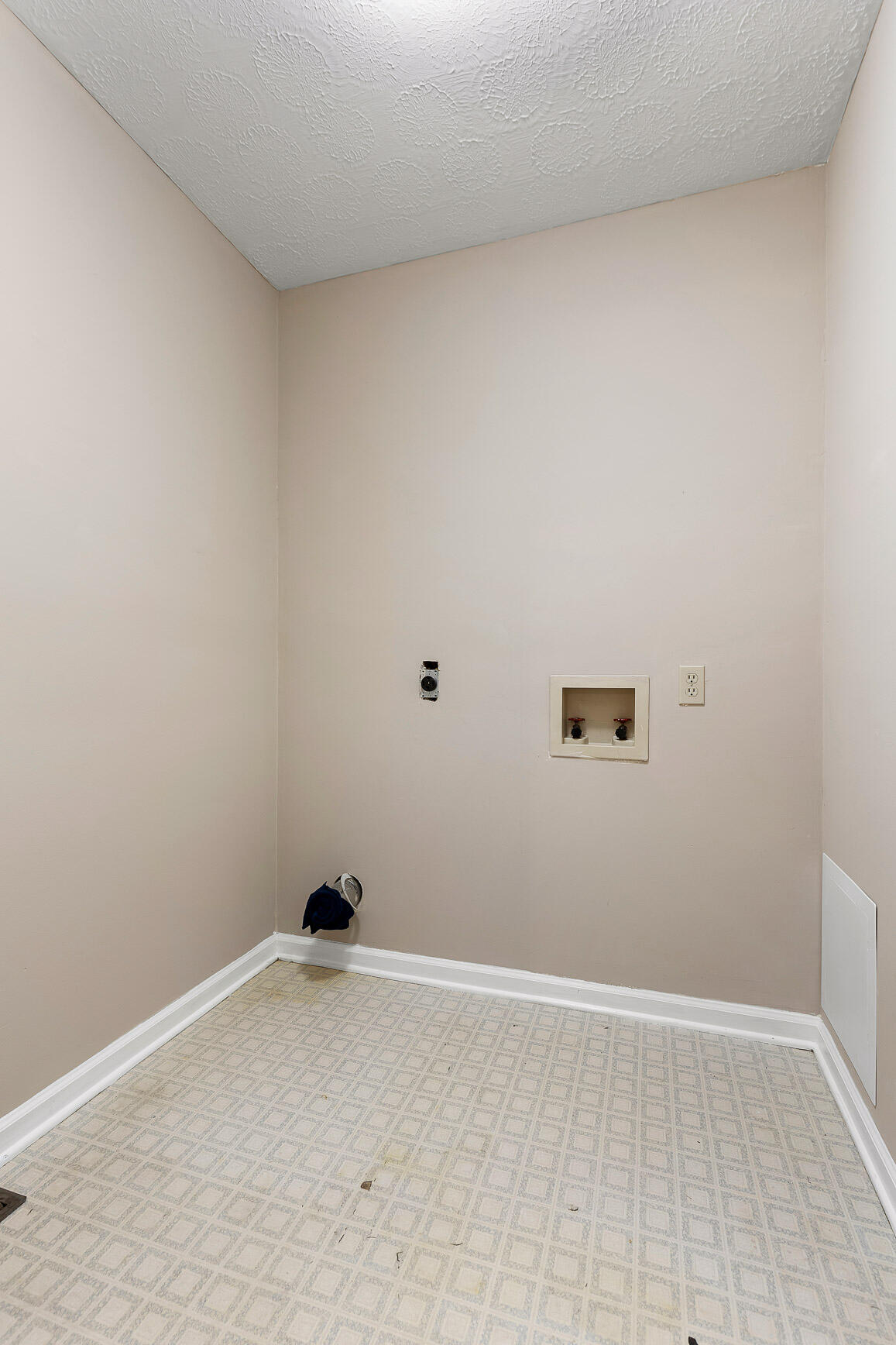 7713 Elizabeth Way Drive