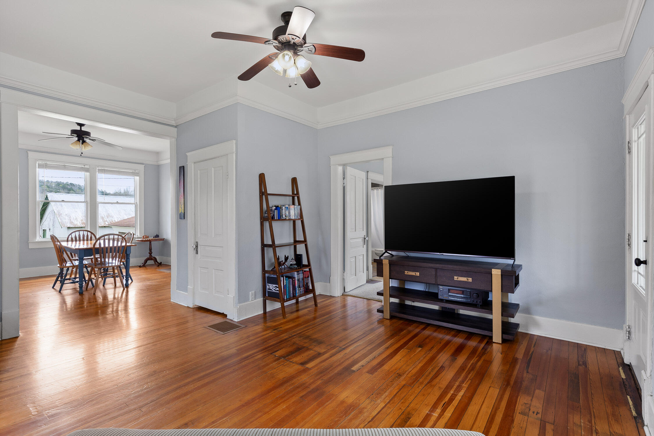 5720 Saint Elmo Avenue