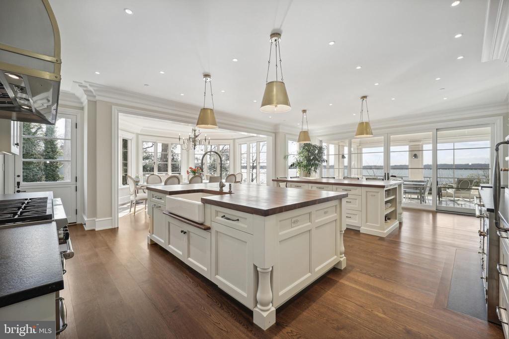 648 ROUND HILL ROAD