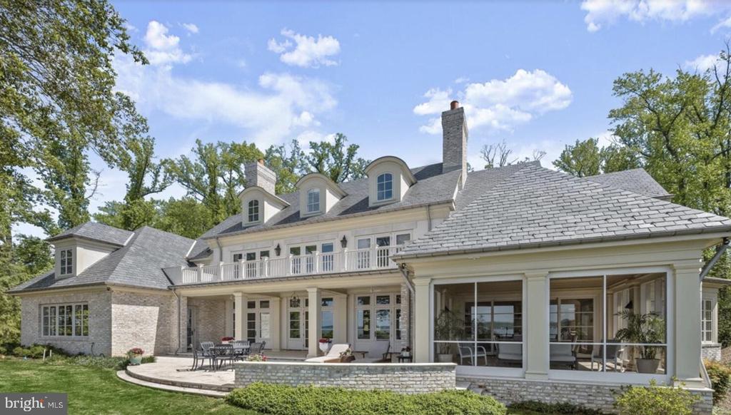 648 ROUND HILL ROAD
