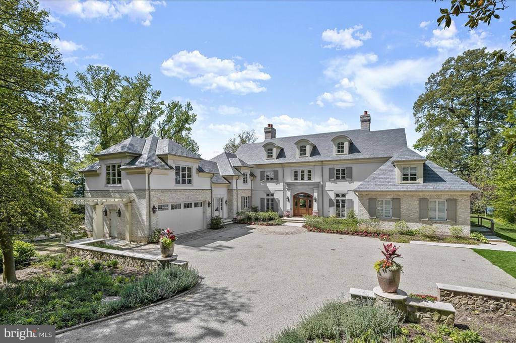 648 ROUND HILL ROAD