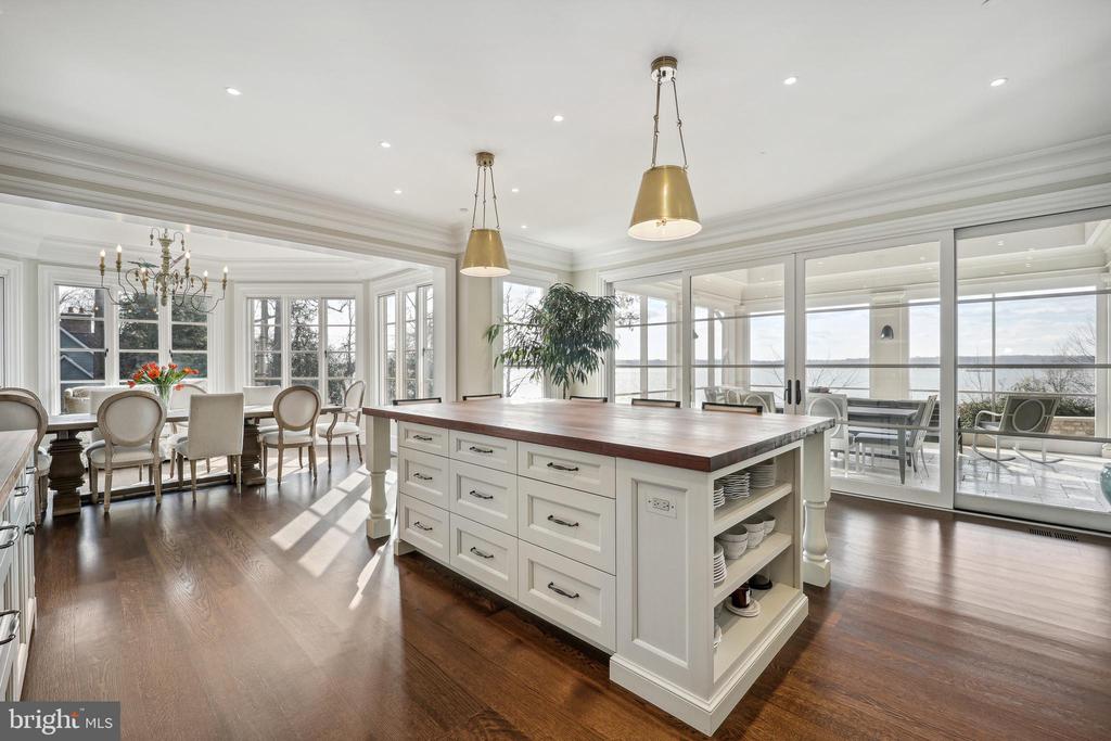648 ROUND HILL ROAD