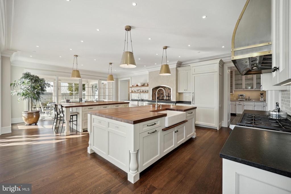 648 ROUND HILL ROAD