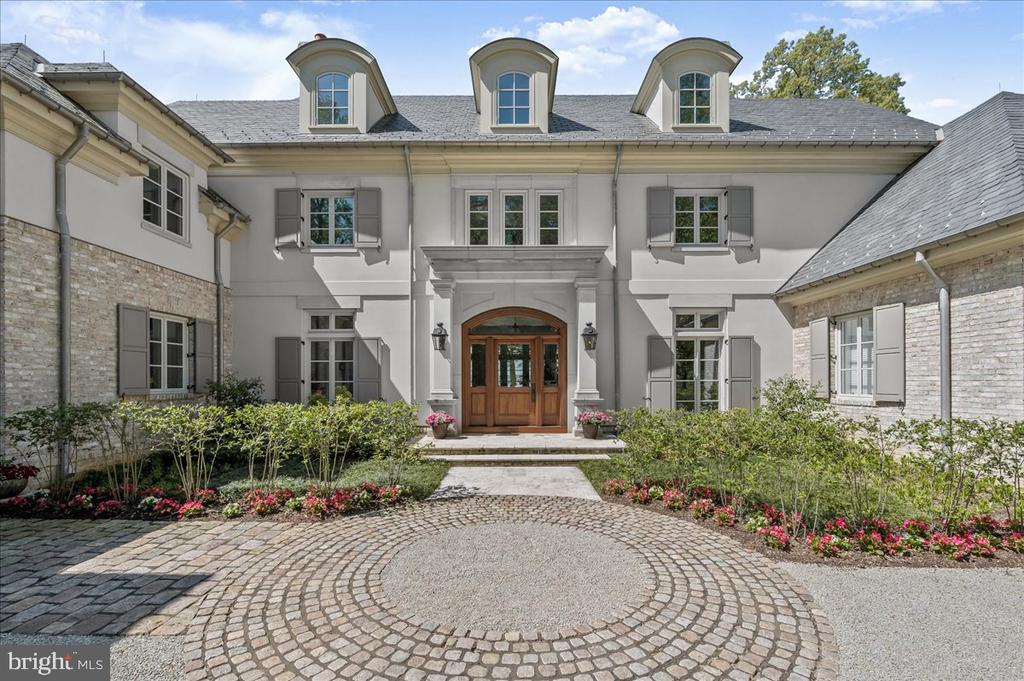 648 ROUND HILL ROAD