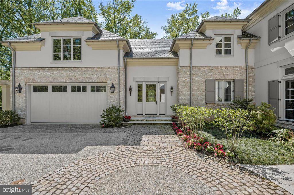 648 ROUND HILL ROAD