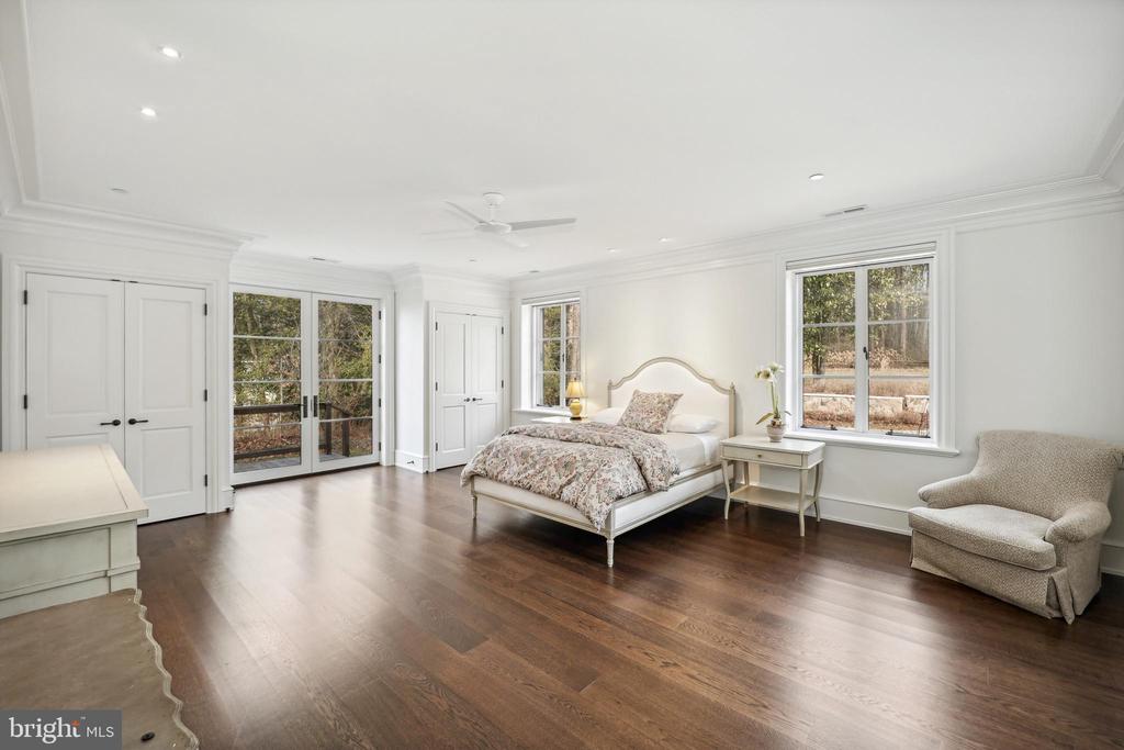648 ROUND HILL ROAD