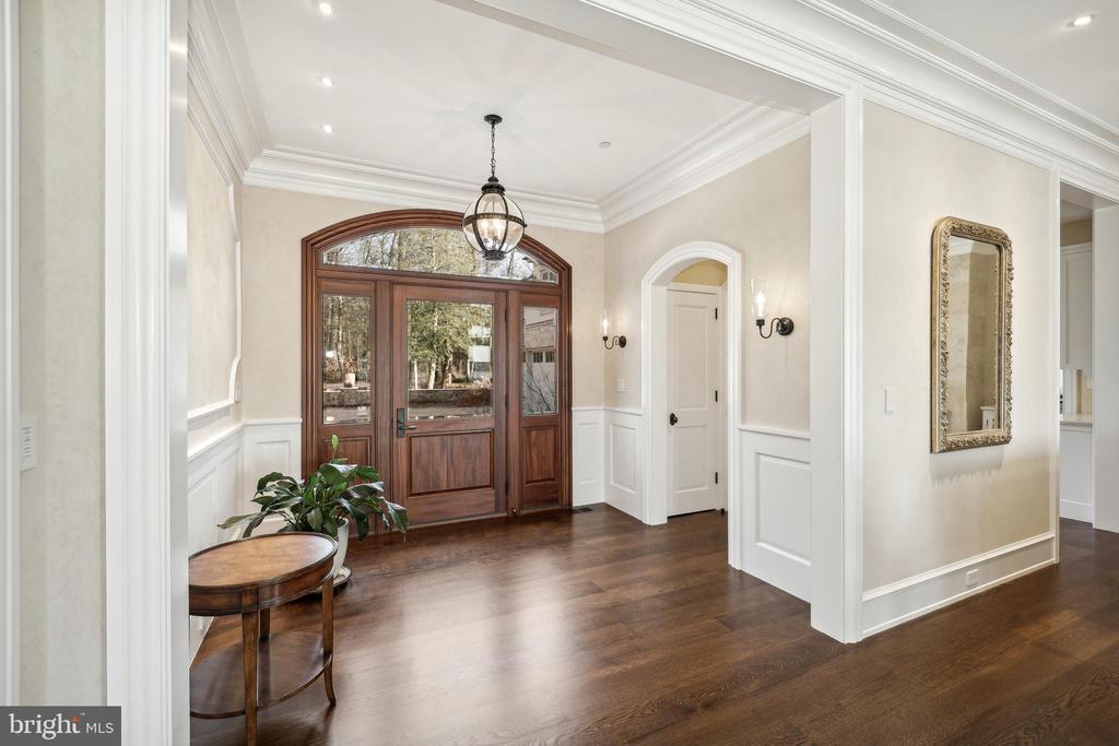 648 ROUND HILL ROAD