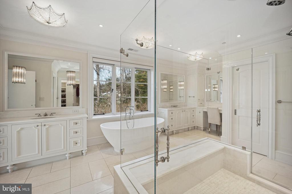 648 ROUND HILL ROAD