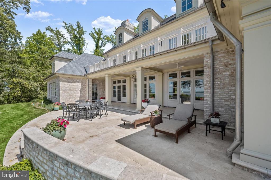 648 ROUND HILL ROAD