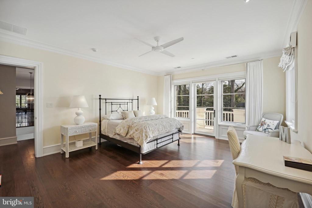 648 ROUND HILL ROAD