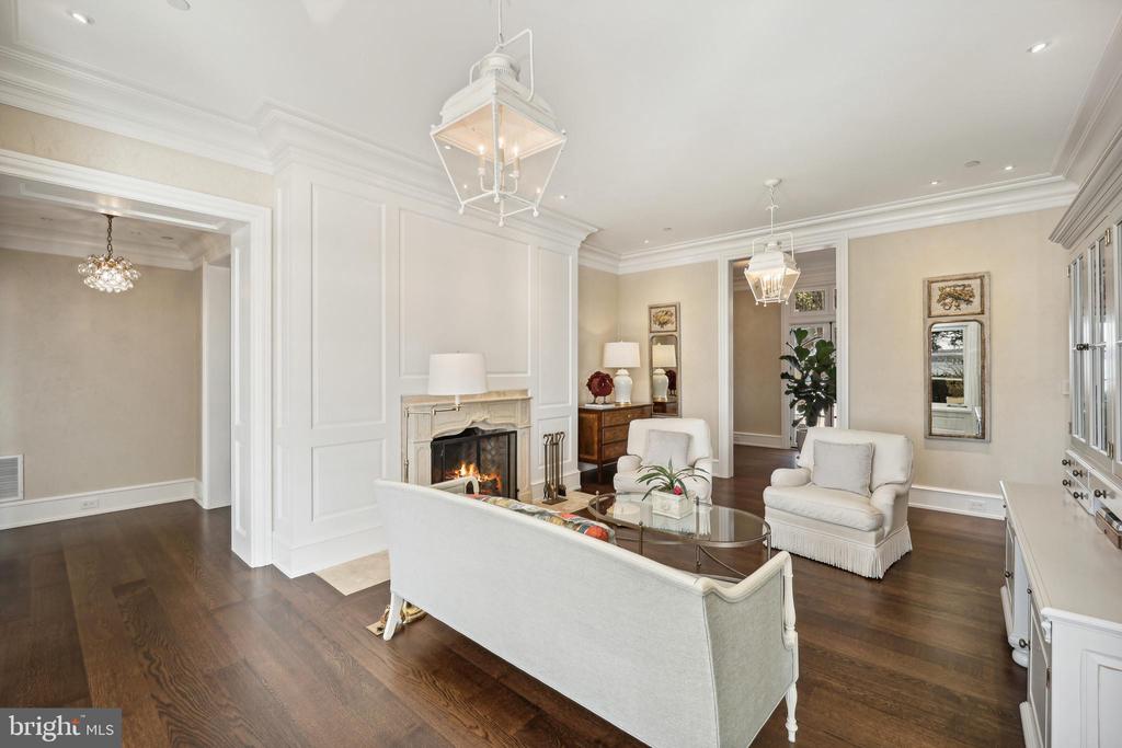 648 ROUND HILL ROAD