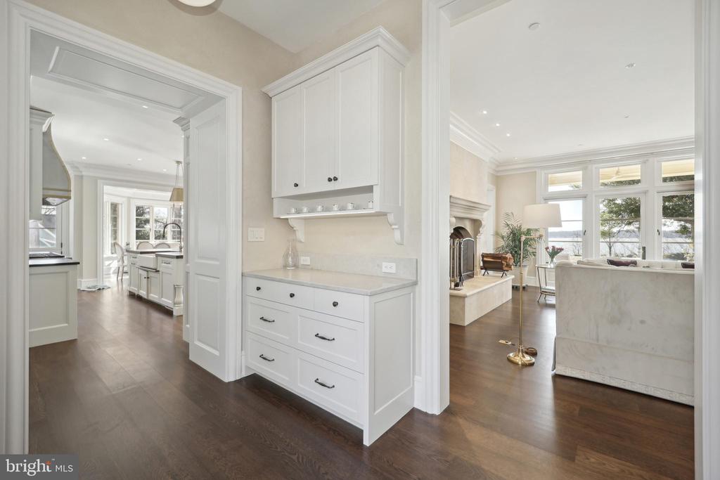 648 ROUND HILL ROAD