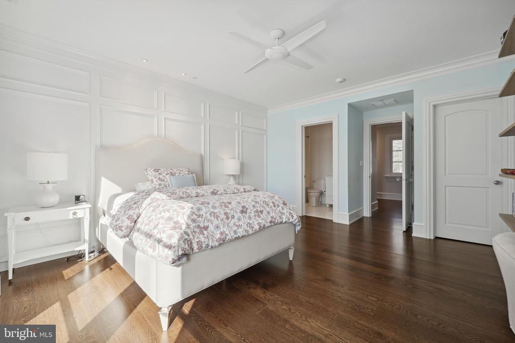 648 ROUND HILL ROAD
