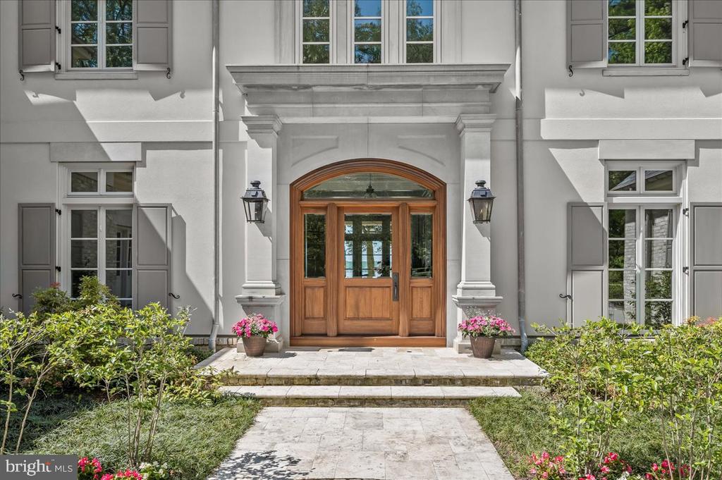 648 ROUND HILL ROAD