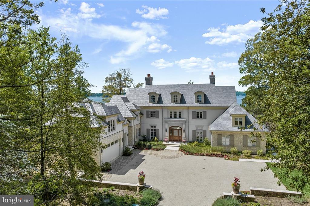 648 ROUND HILL ROAD