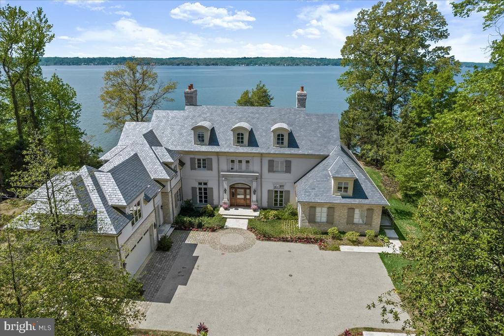 648 ROUND HILL ROAD