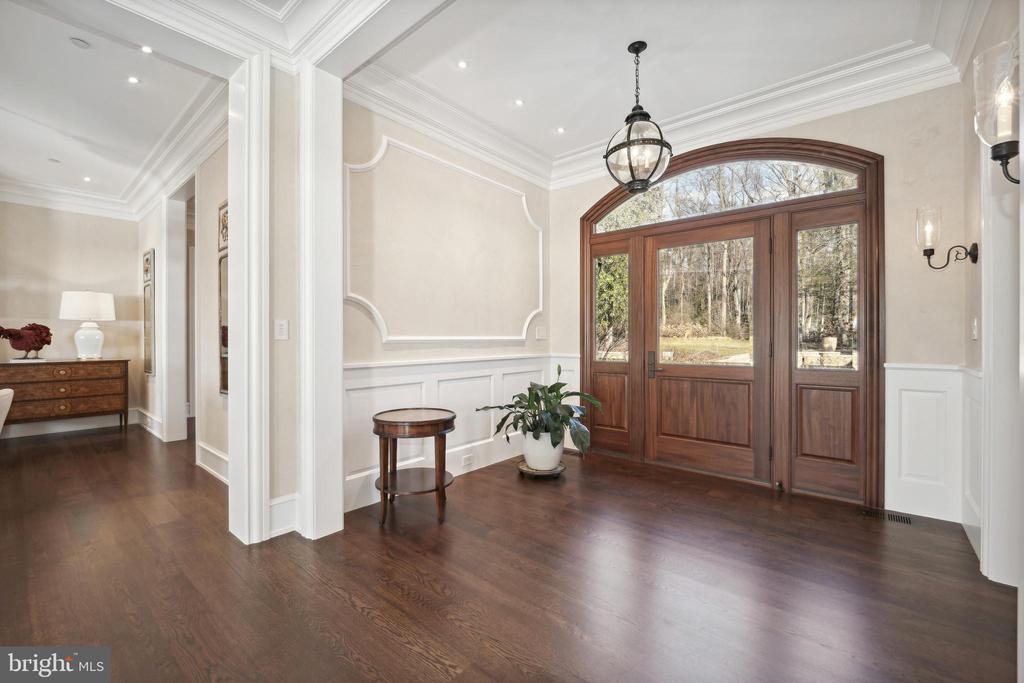 648 ROUND HILL ROAD