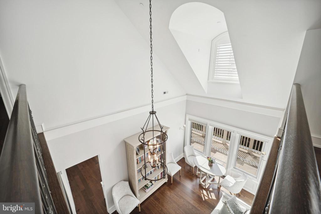 648 ROUND HILL ROAD