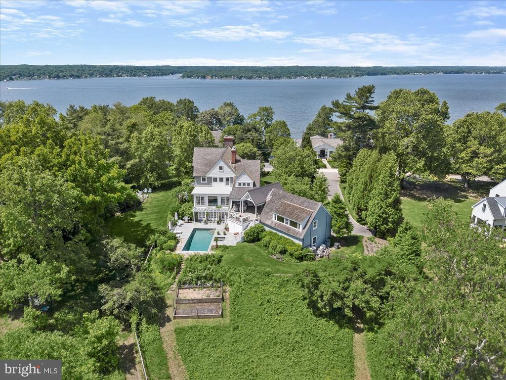 725 SKYWATER ROAD