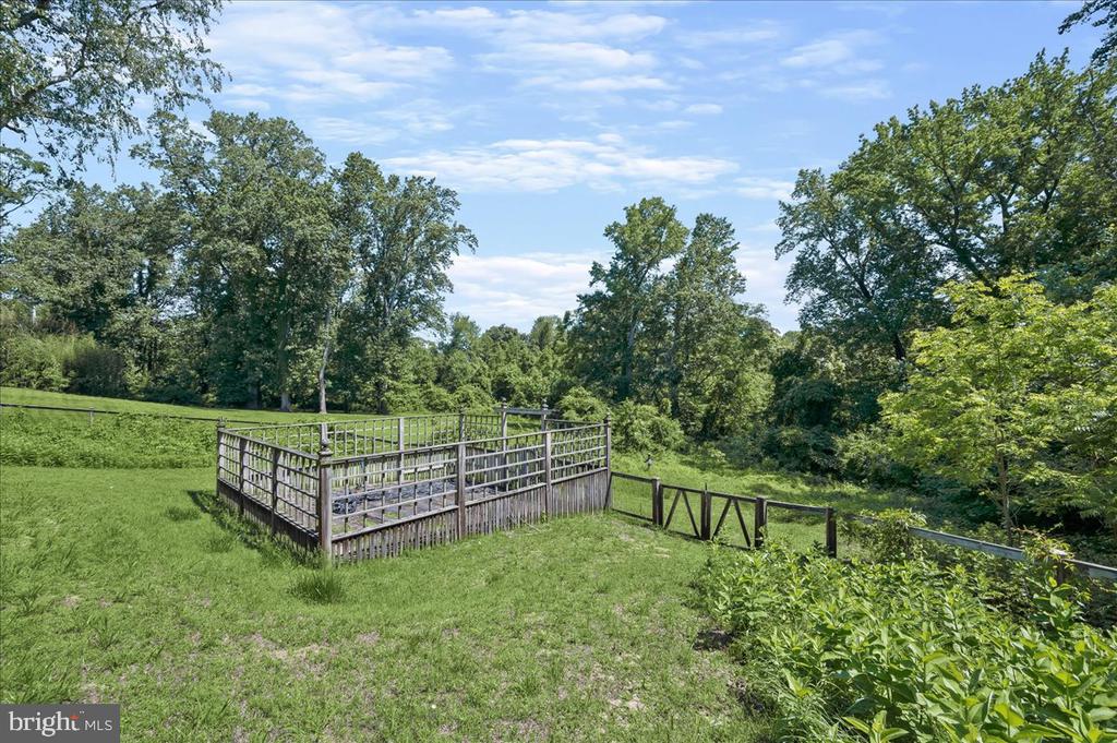 725 SKYWATER ROAD
