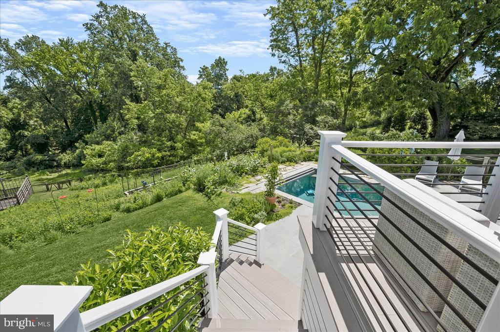 725 SKYWATER ROAD