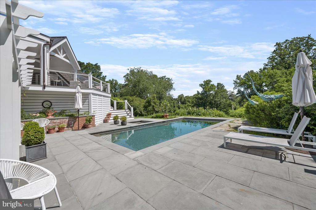 725 SKYWATER ROAD