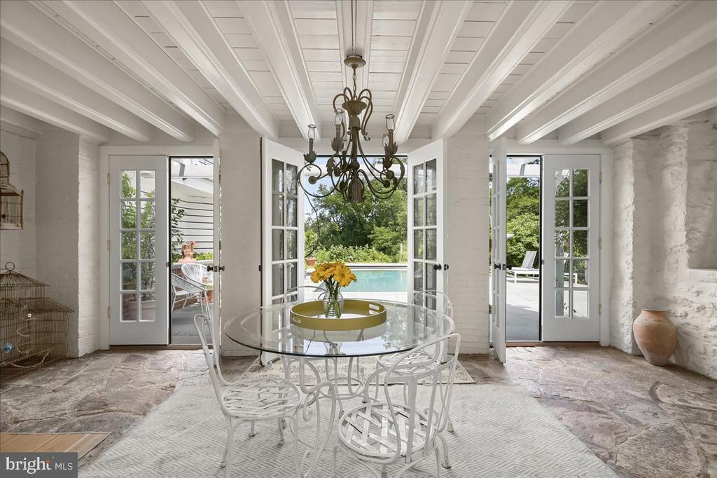 725 SKYWATER ROAD