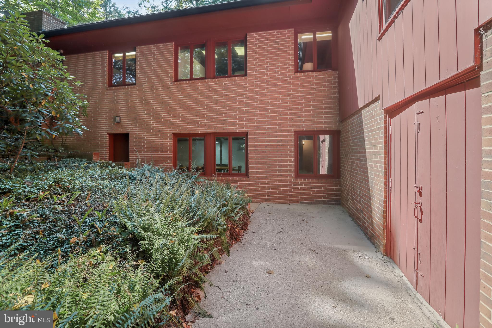1725 ST GILES ROAD