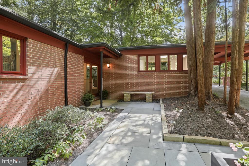 1725 ST GILES ROAD