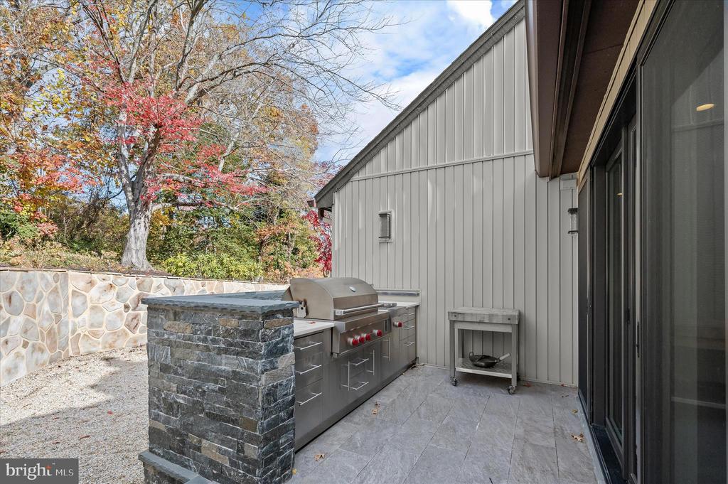 668 BROADWATER WAY