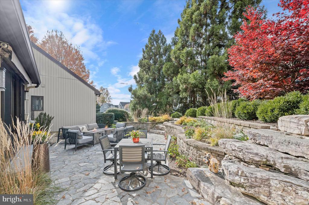 668 BROADWATER WAY