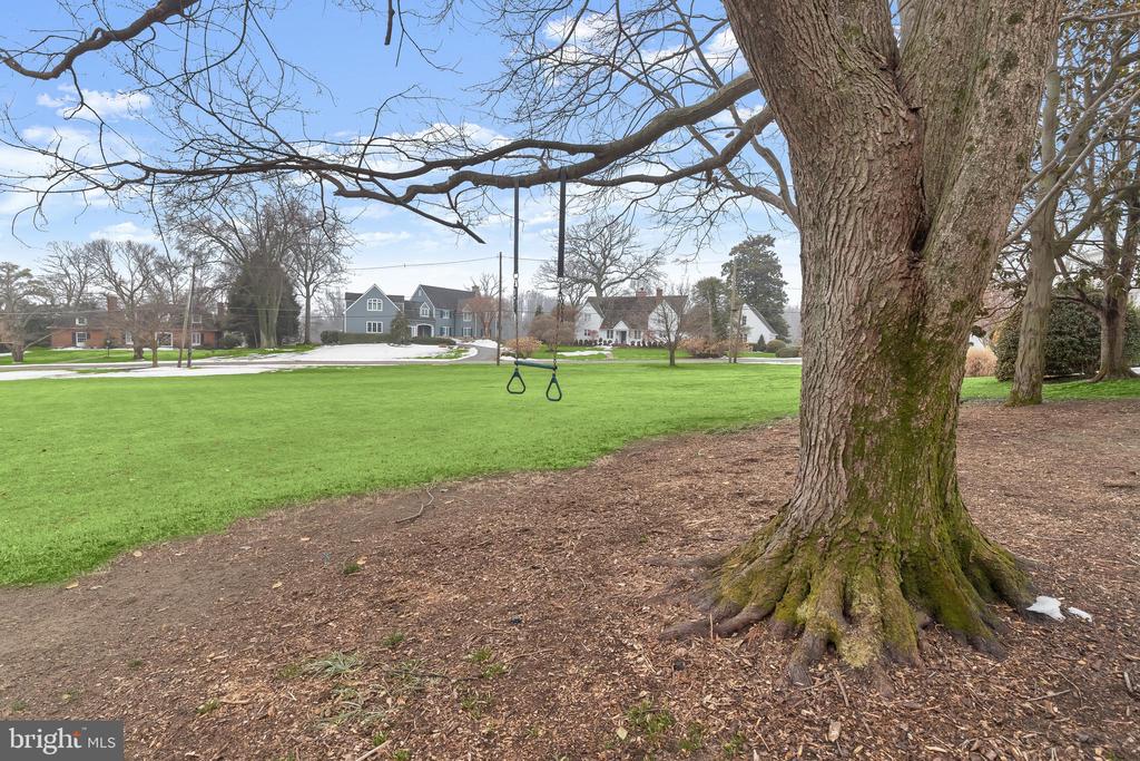 668 BROADWATER WAY
