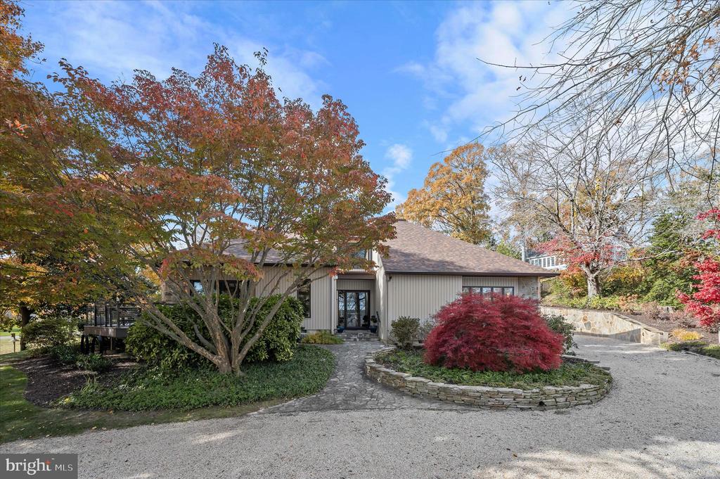 668 BROADWATER WAY