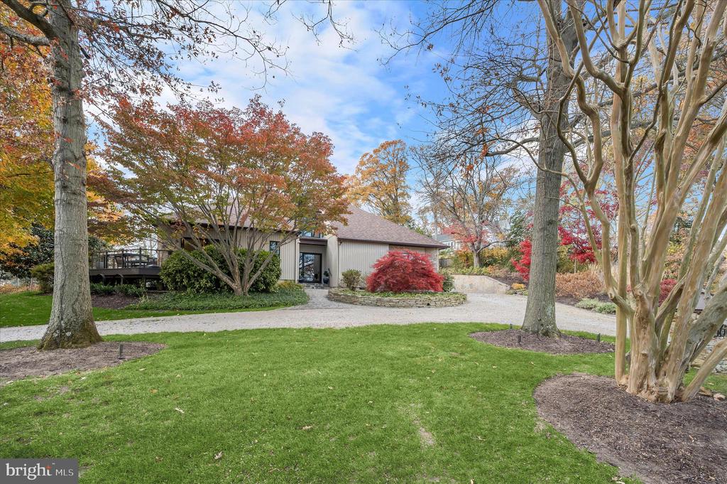 668 BROADWATER WAY