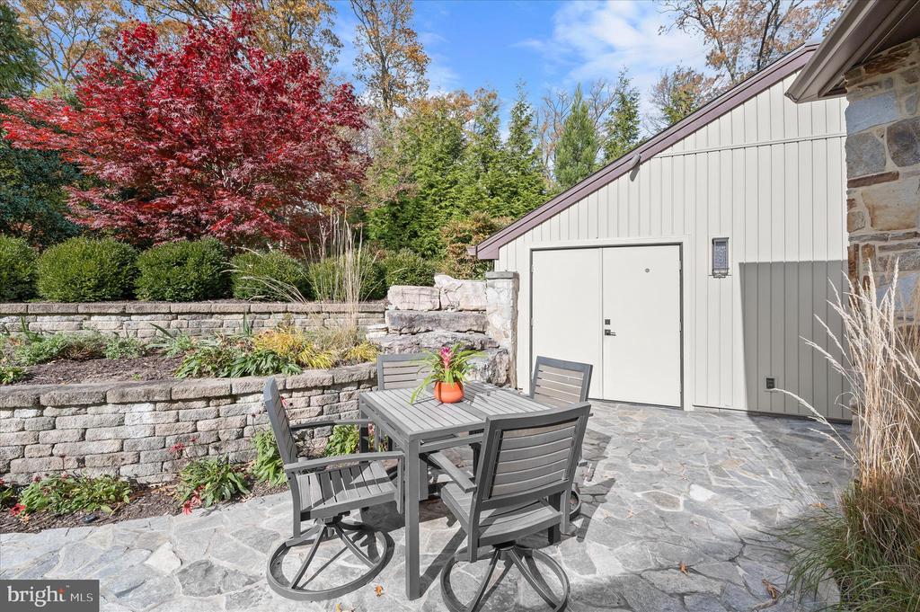 668 BROADWATER WAY