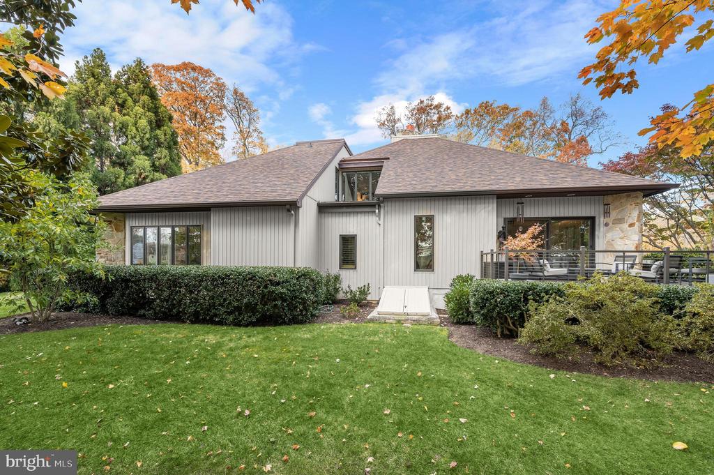 668 BROADWATER WAY