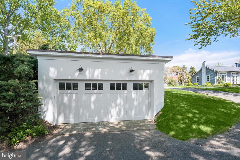 817 BROADWATER WAY