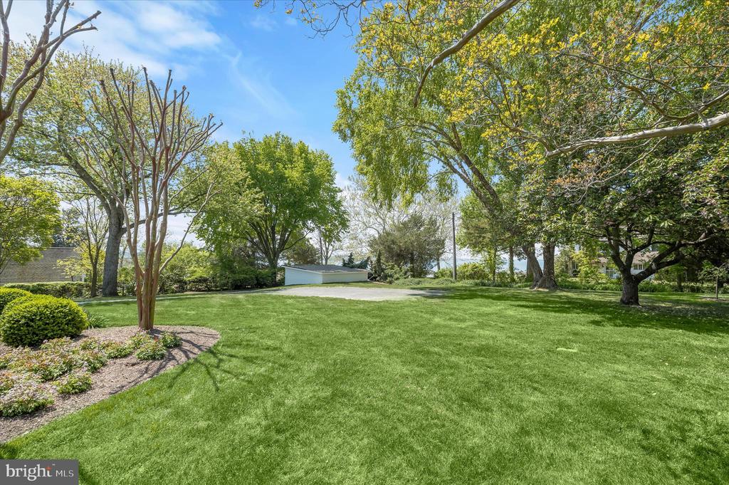 817 BROADWATER WAY