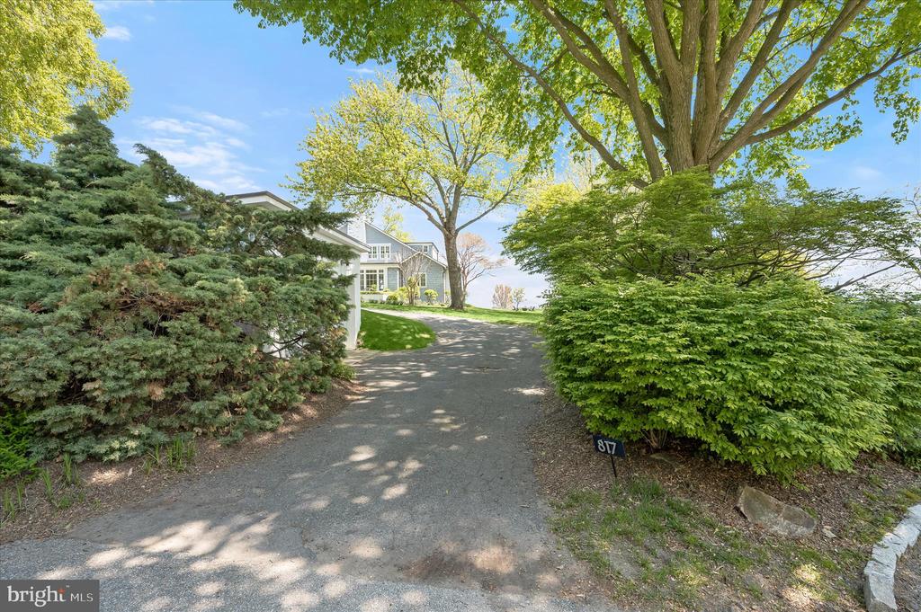 817 BROADWATER WAY