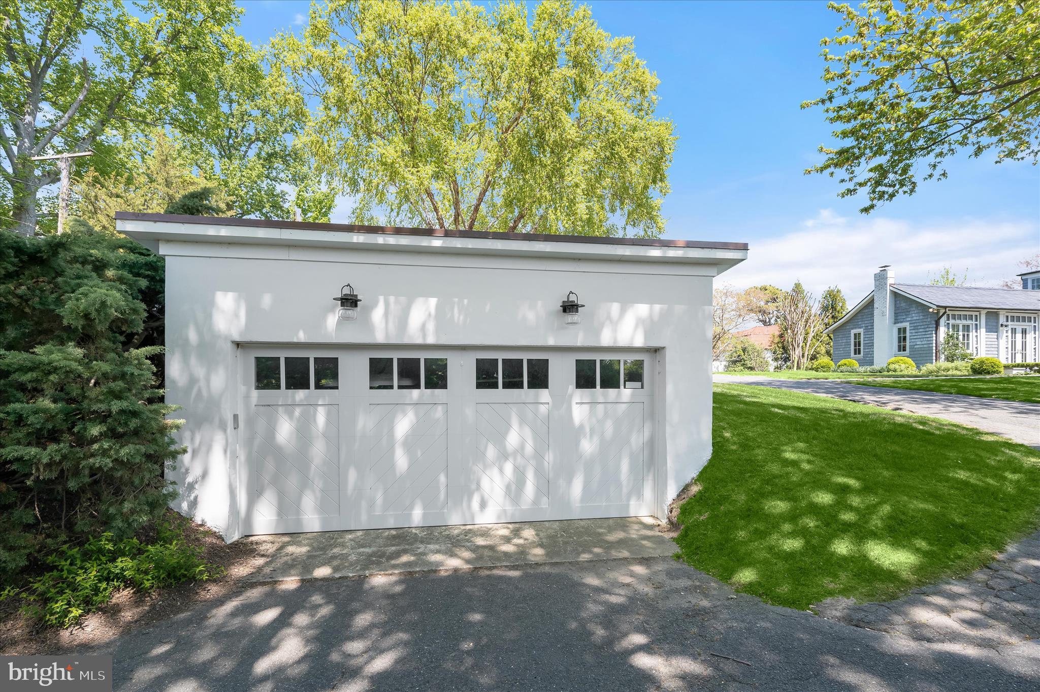 817 BROADWATER WAY