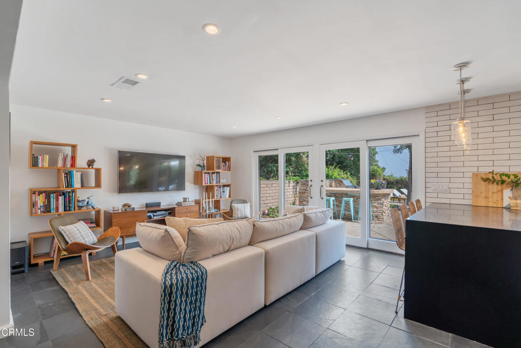 330 E Sierra Madre Boulevard