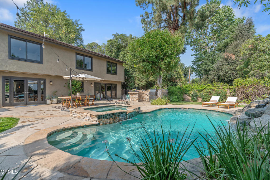 330 E Sierra Madre Boulevard