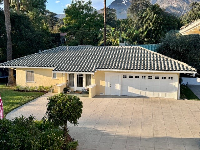 1325 E Altadena