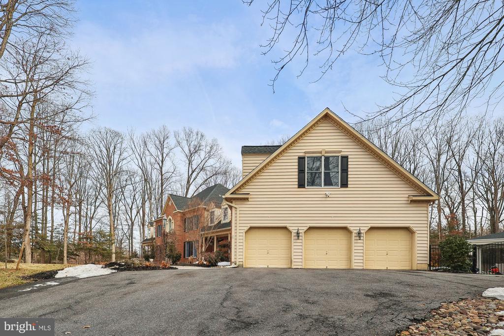 1303 WINDSOR RIDGE LANE